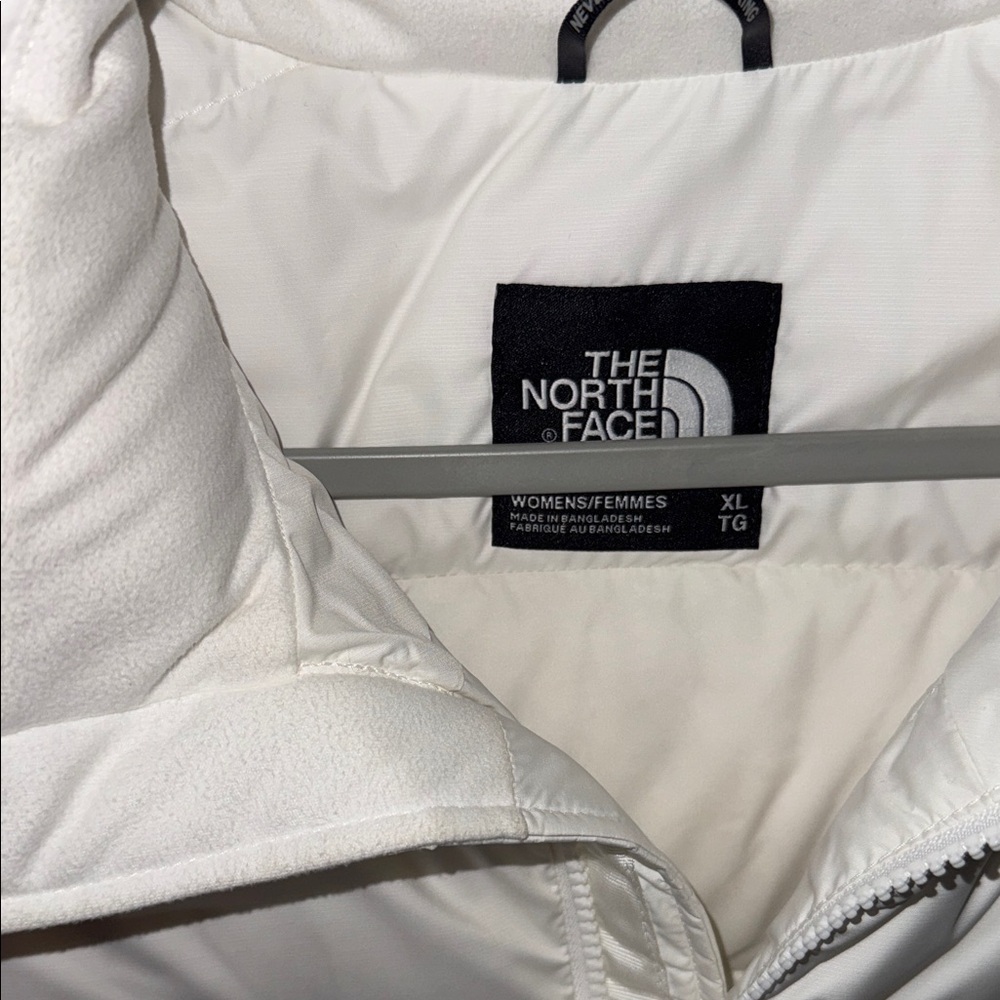 The North Face Women's Ivory Puffer Vest - Size XL - Picture 6 of 7